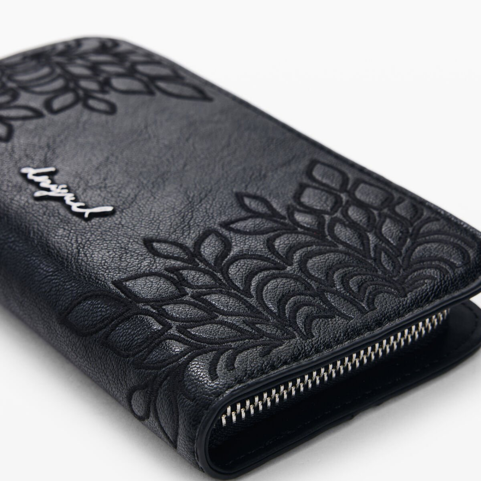 Дамско портмоне Desigual Women Wallet 26SAYP20 2000U Close-Up