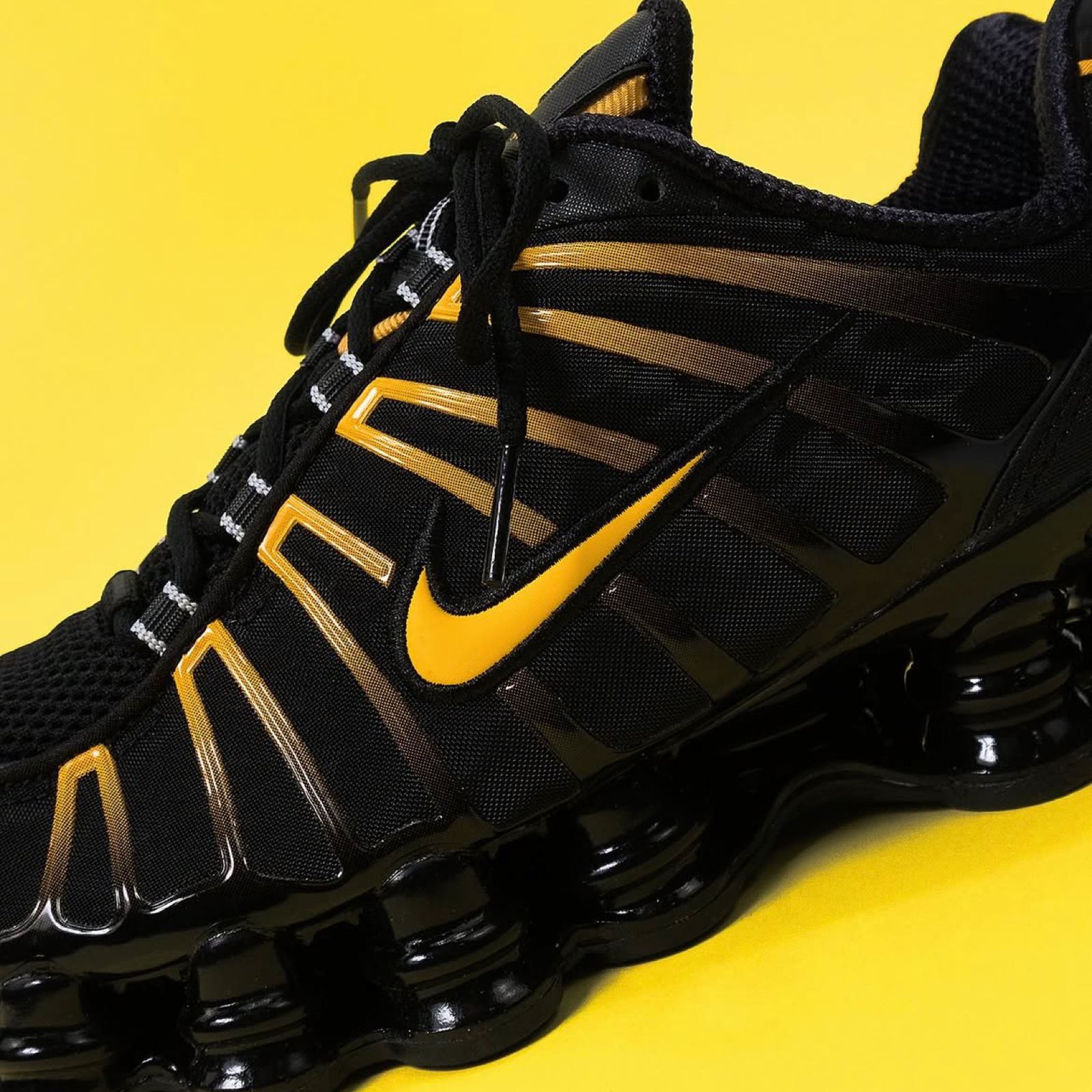Мъжки маратонки Nike Shox TL Black/University Gold AV3595-013 Close-Up