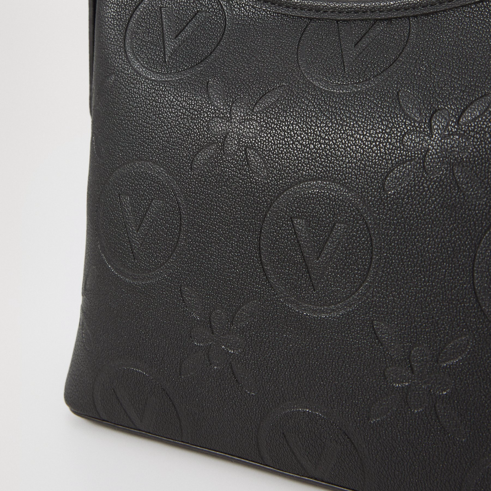 Дамска черна чанта Valentino by Mario
VBS8ZG07