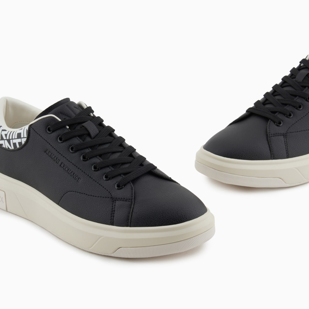 Мъжки черни кецове Armani Exchange
XUX123 XV761