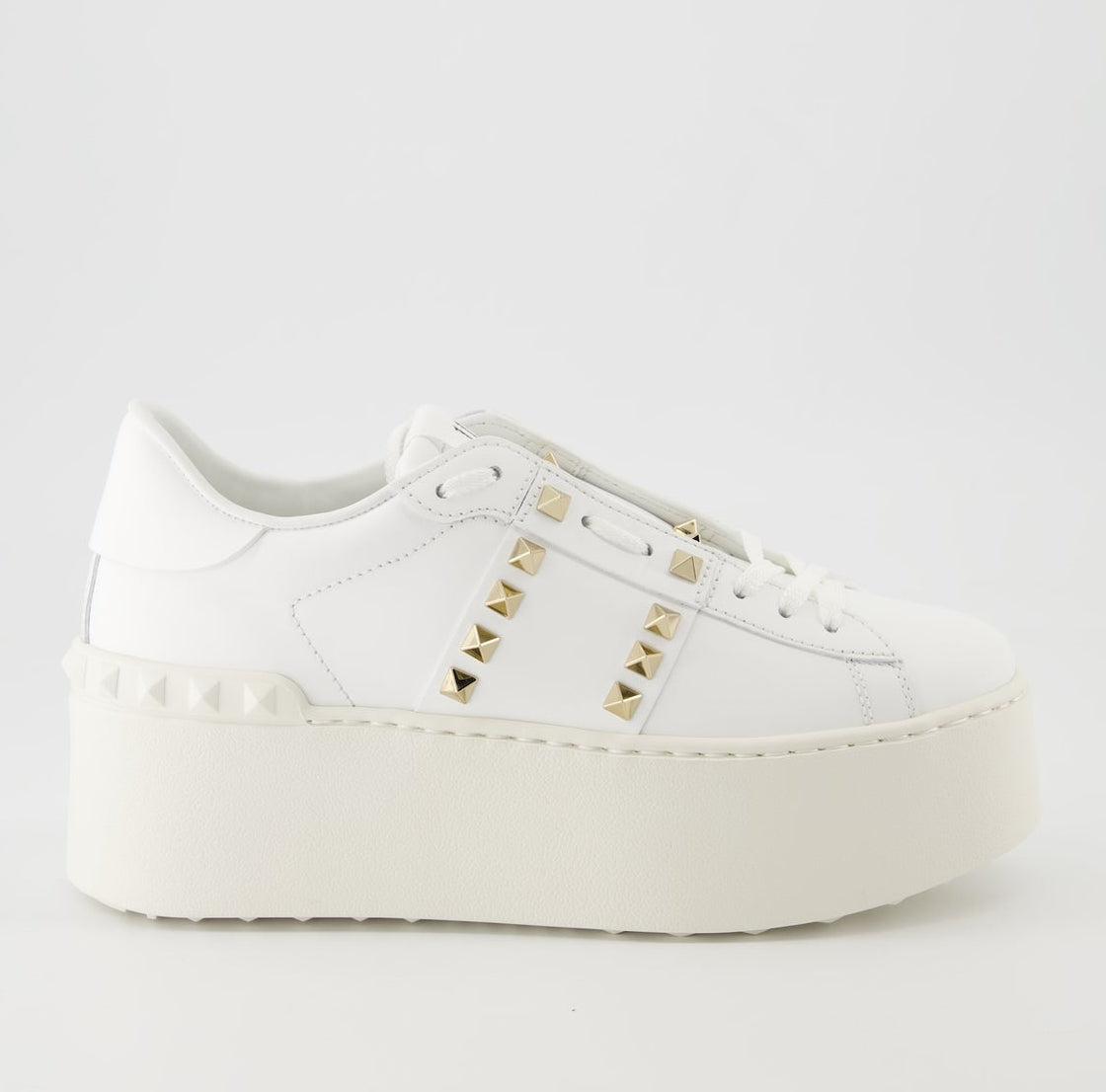 Дамски кецове на платформа Women’s platform sneakers Valentino Garavani Rockstud
8W2S0GG8BHS0BO
