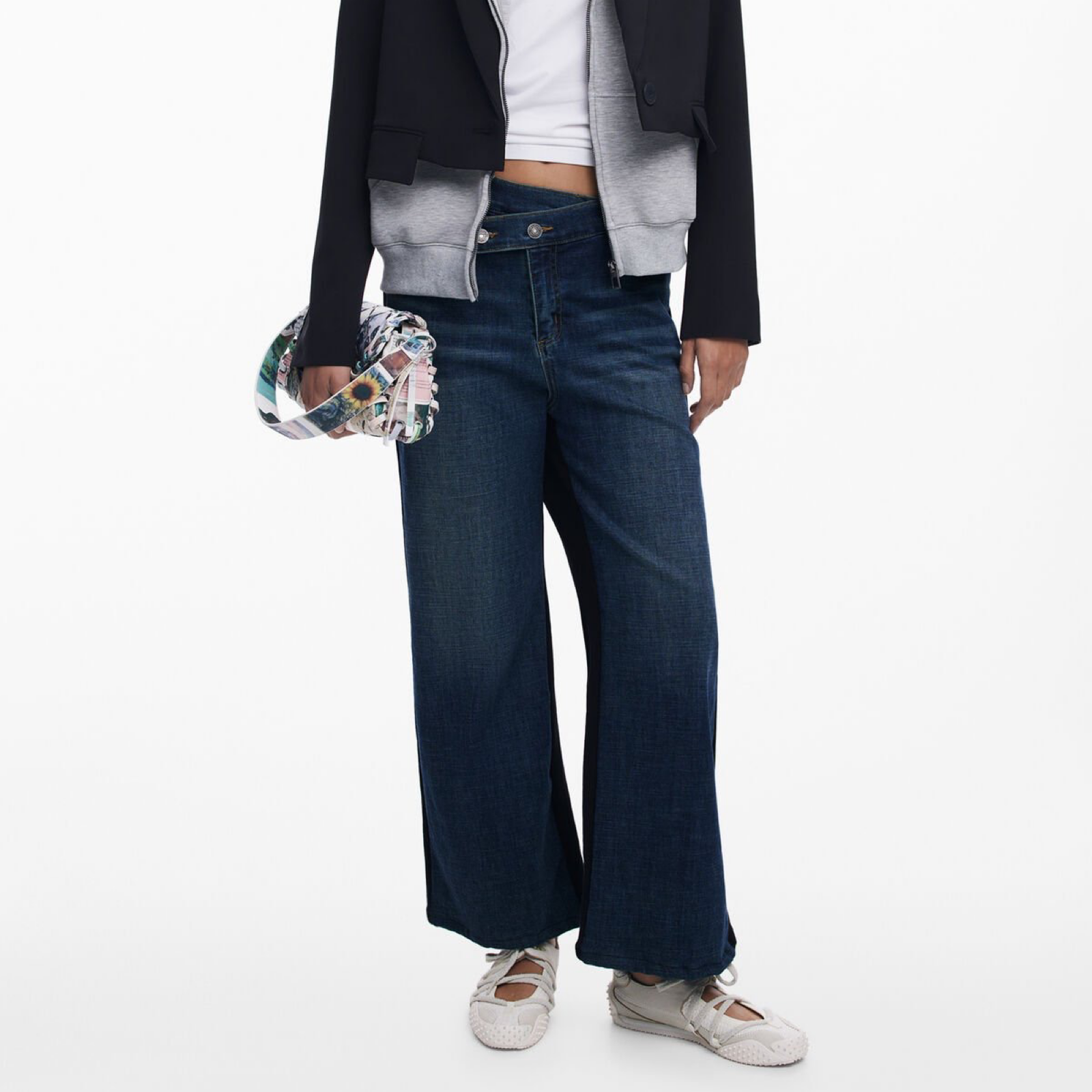 Дамски дънки Desigual Women Jeans
25WWDD14 Front View