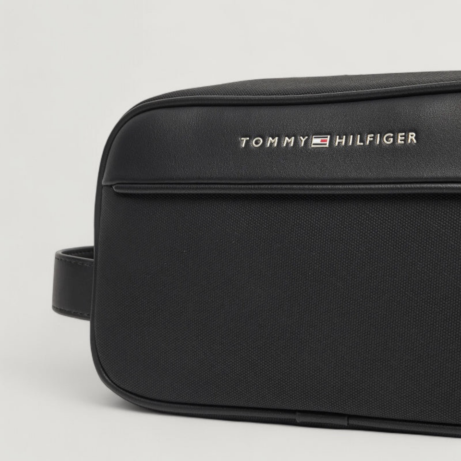 Мъжка козметична чанта Tommy Hilfiger Men Wash Bag AM0AM13747 Close-Up