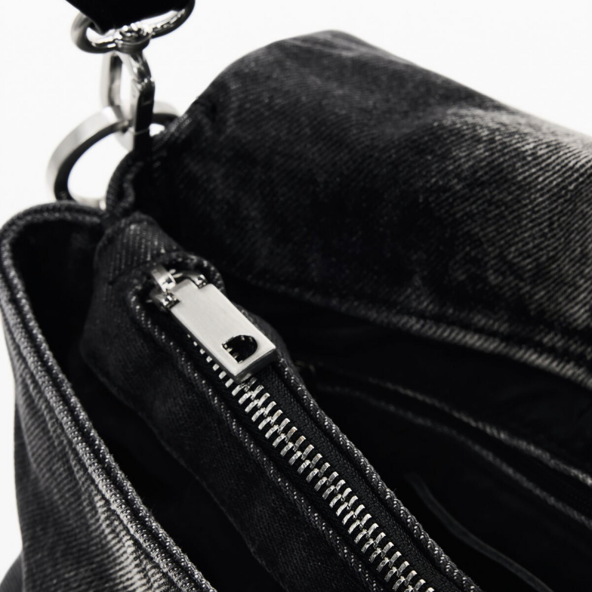 Дамска чанта Desigual Women Crossbody Bag 26WAXD08 2070 Inside View