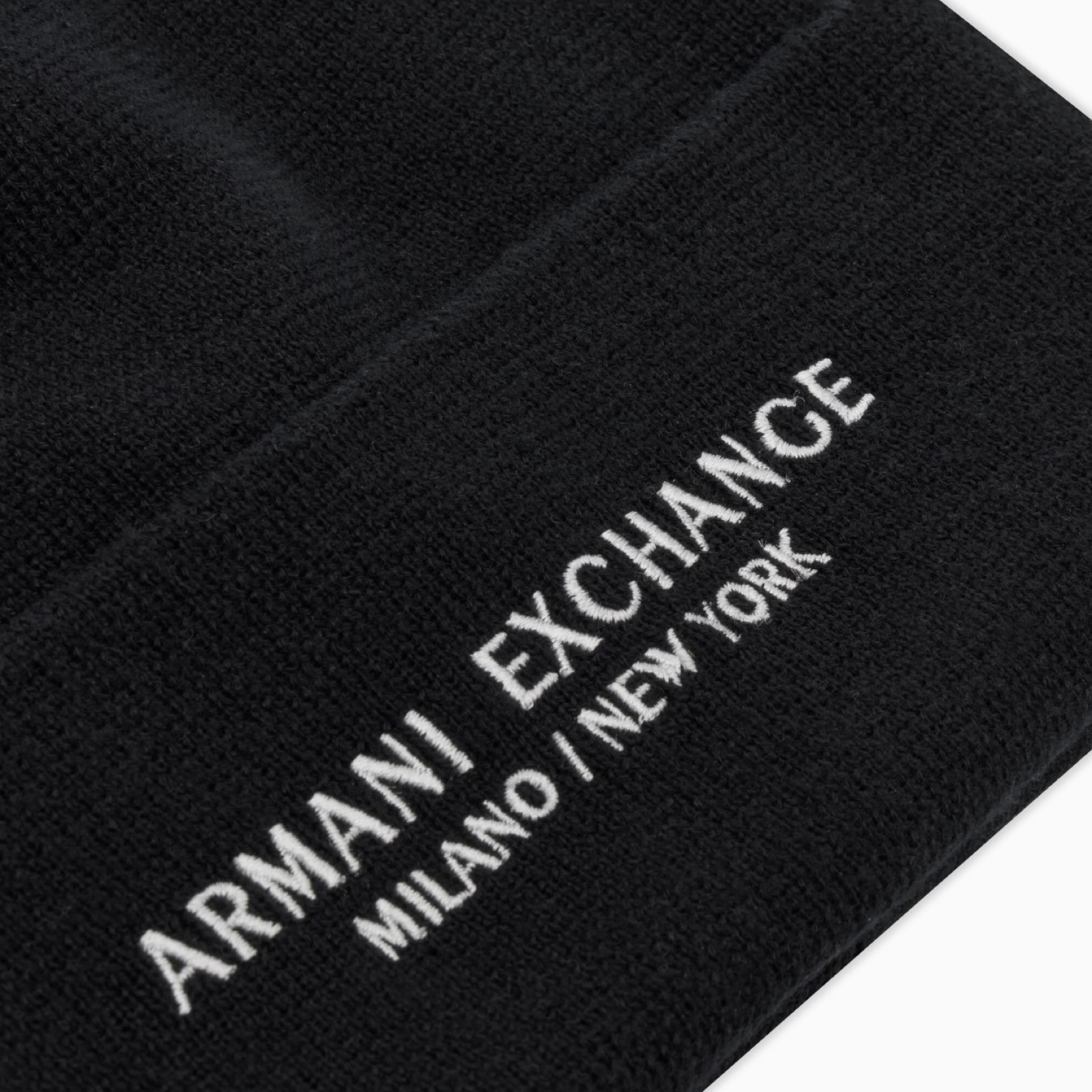 Мъжка зимна шапка Armani Exchange Men Hat XM001637 AF16950 Close-Up