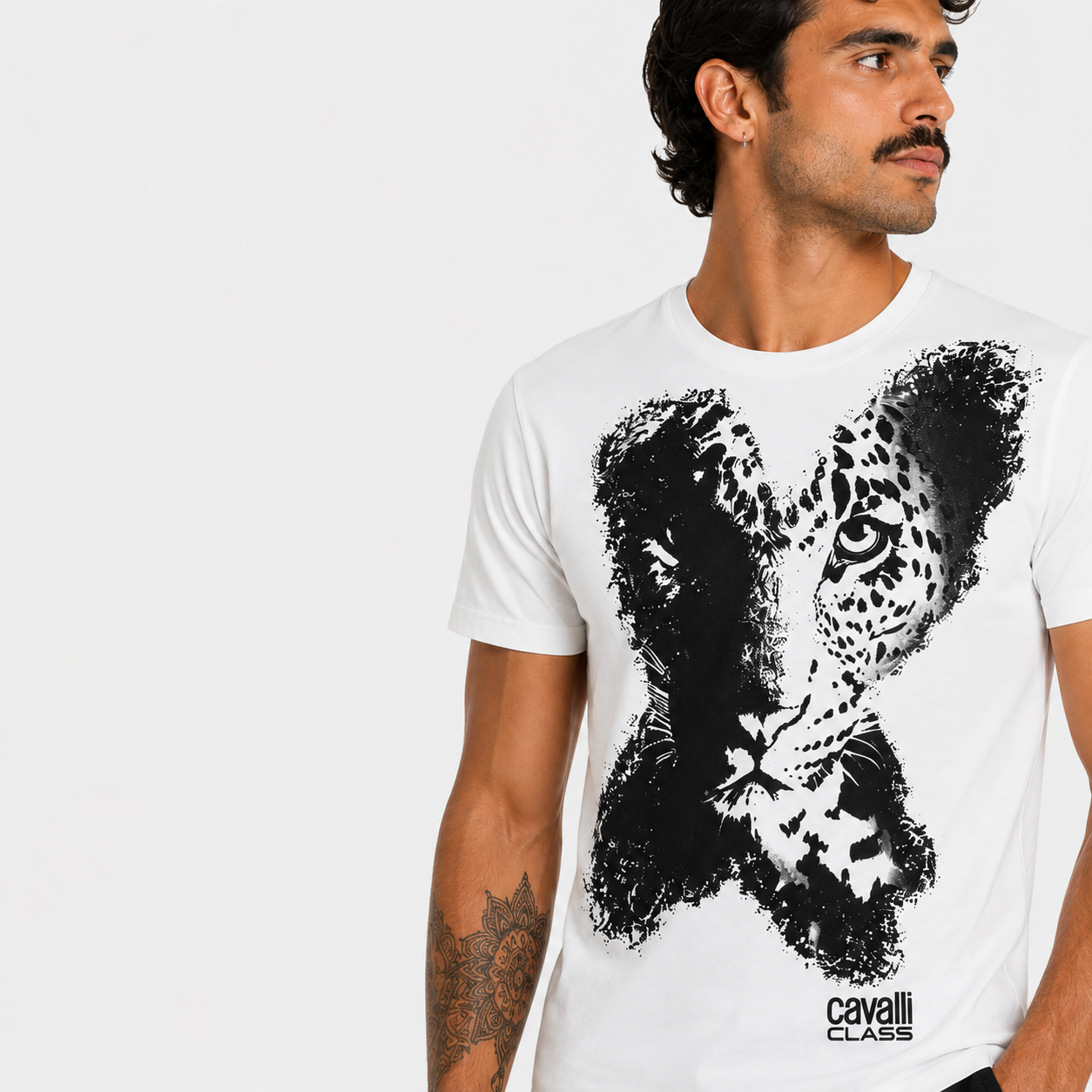 Мъжка бяла тениска Cavalli Class Men T-shirt QXT63AJD060 00053 Close-Up