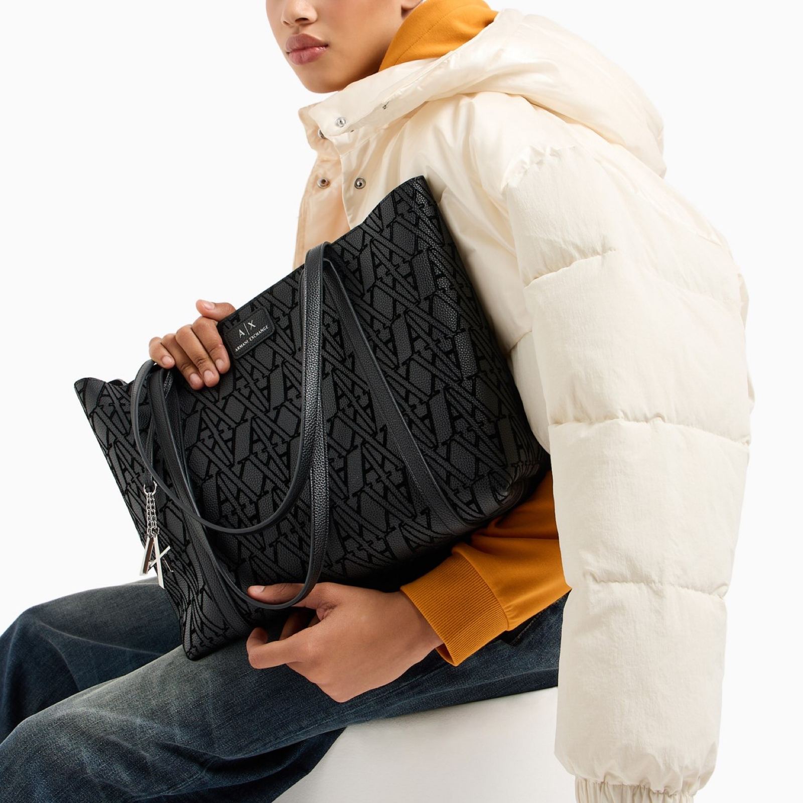 Дамска чанта Armani Exchange Women Shopper Bag XW002121 AF19298 Model View