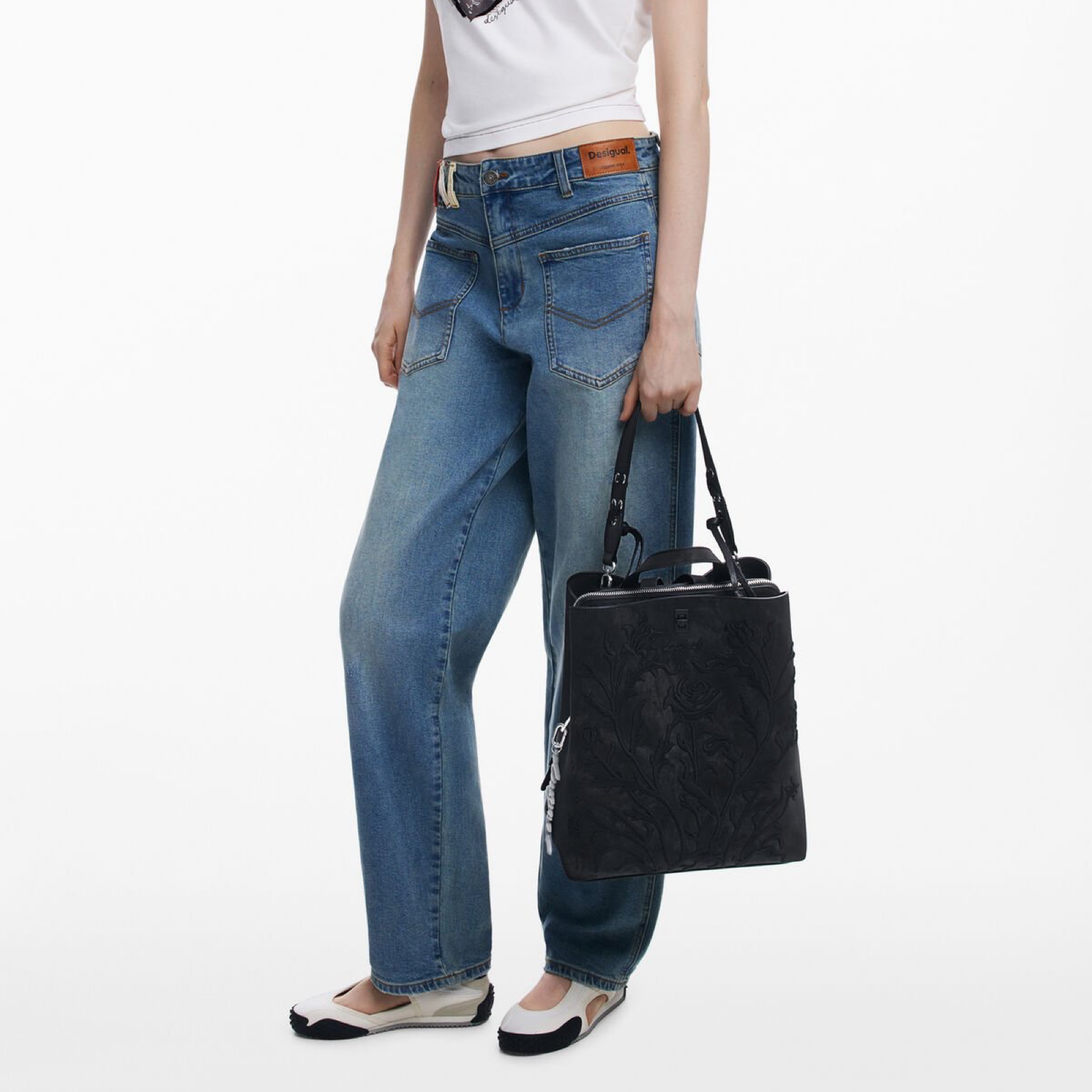 Дамска раница Desigual Women Rucksack 25WAKP06 Hand View