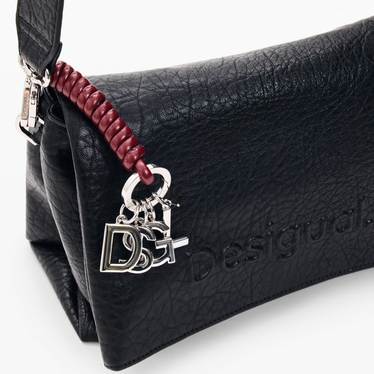 Дамска чанта Desigual women’s crossbody bag 26WAXP08 2000 Close-up