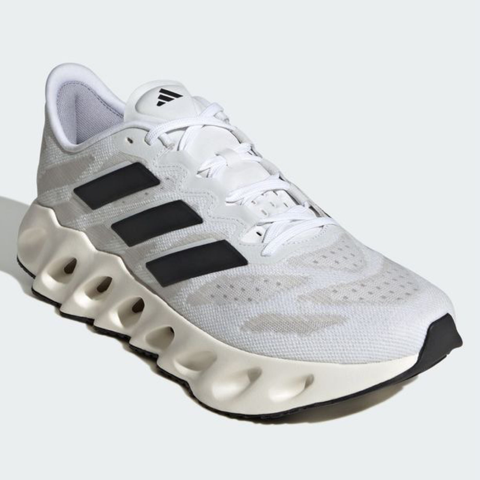 Мъжки маратонки Adidas Switch FWD ID1781 Sneakers Medial View