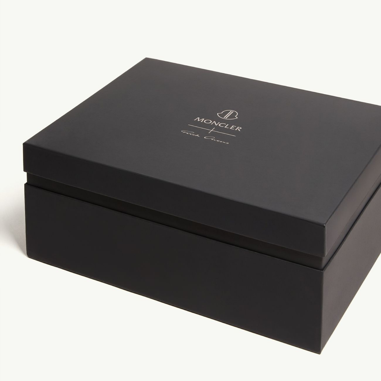 Moncler x Rick Owens Trailgrip Megalace Sneakers MU01F4M10M4321999 Box View