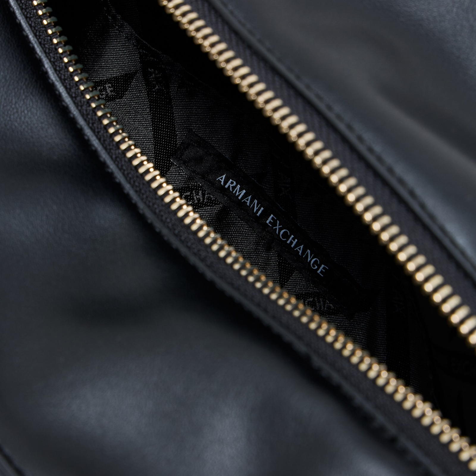 Дамска чанта Armani Exchange Women Shoulder Bag XW002604 AF19902 UC001 Inside View