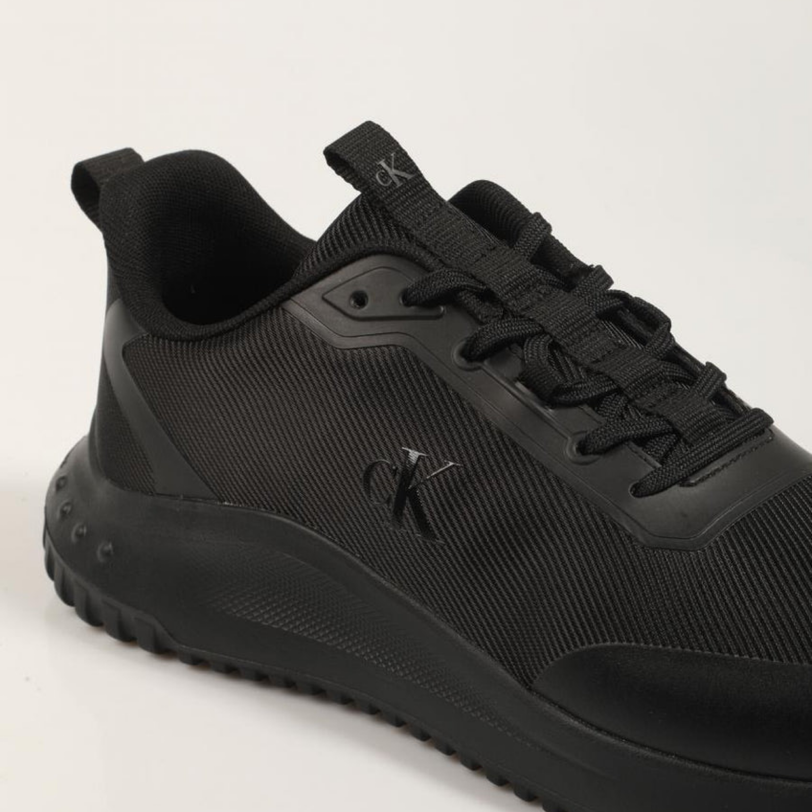 Мъжки черни маратонки Calvin Klein Jeans Men Sneakers YM0YM01442 Close-Up