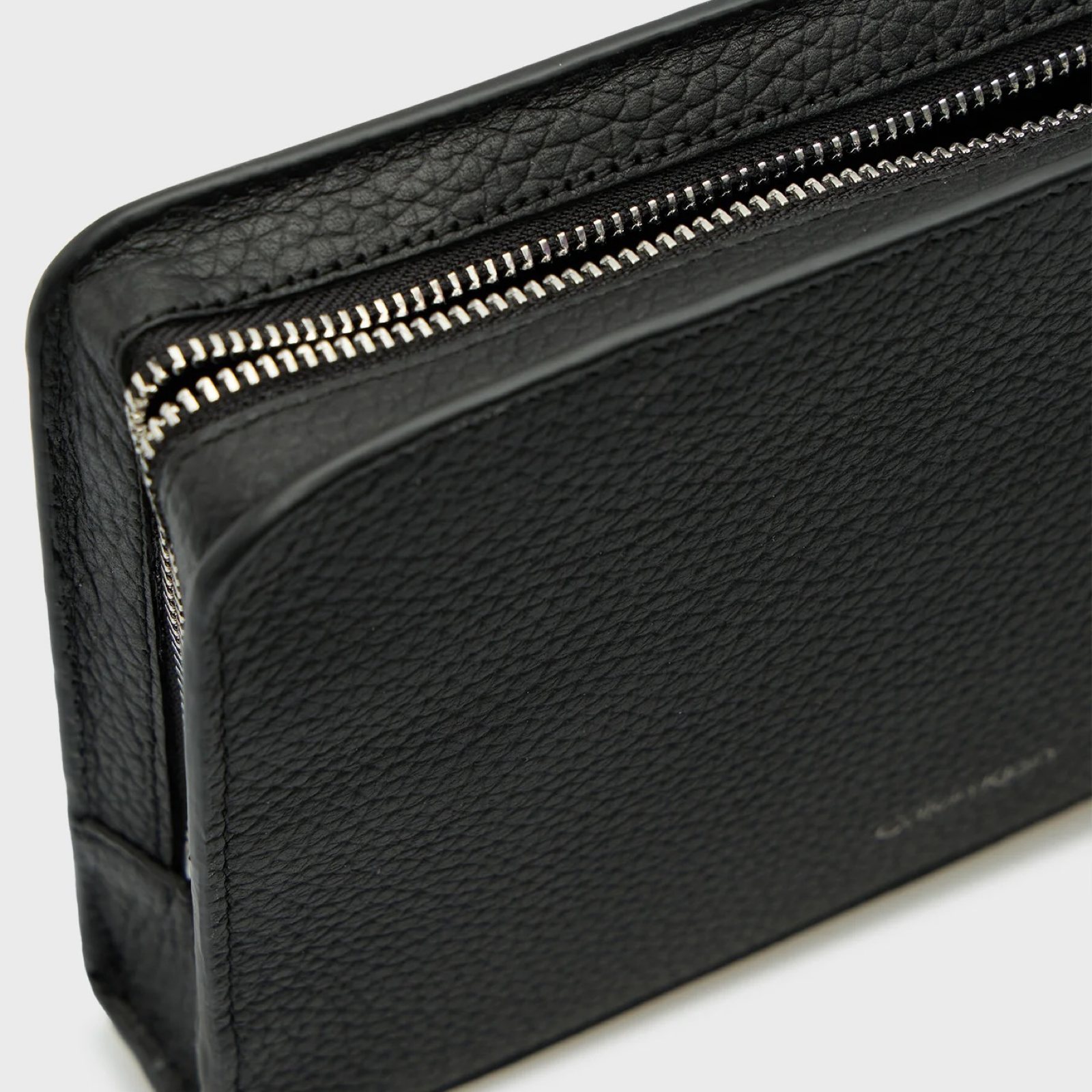 Мъжка клъч чанта Men’s clutch bag Calvin Klein
LV04D1153G UB1 detail view