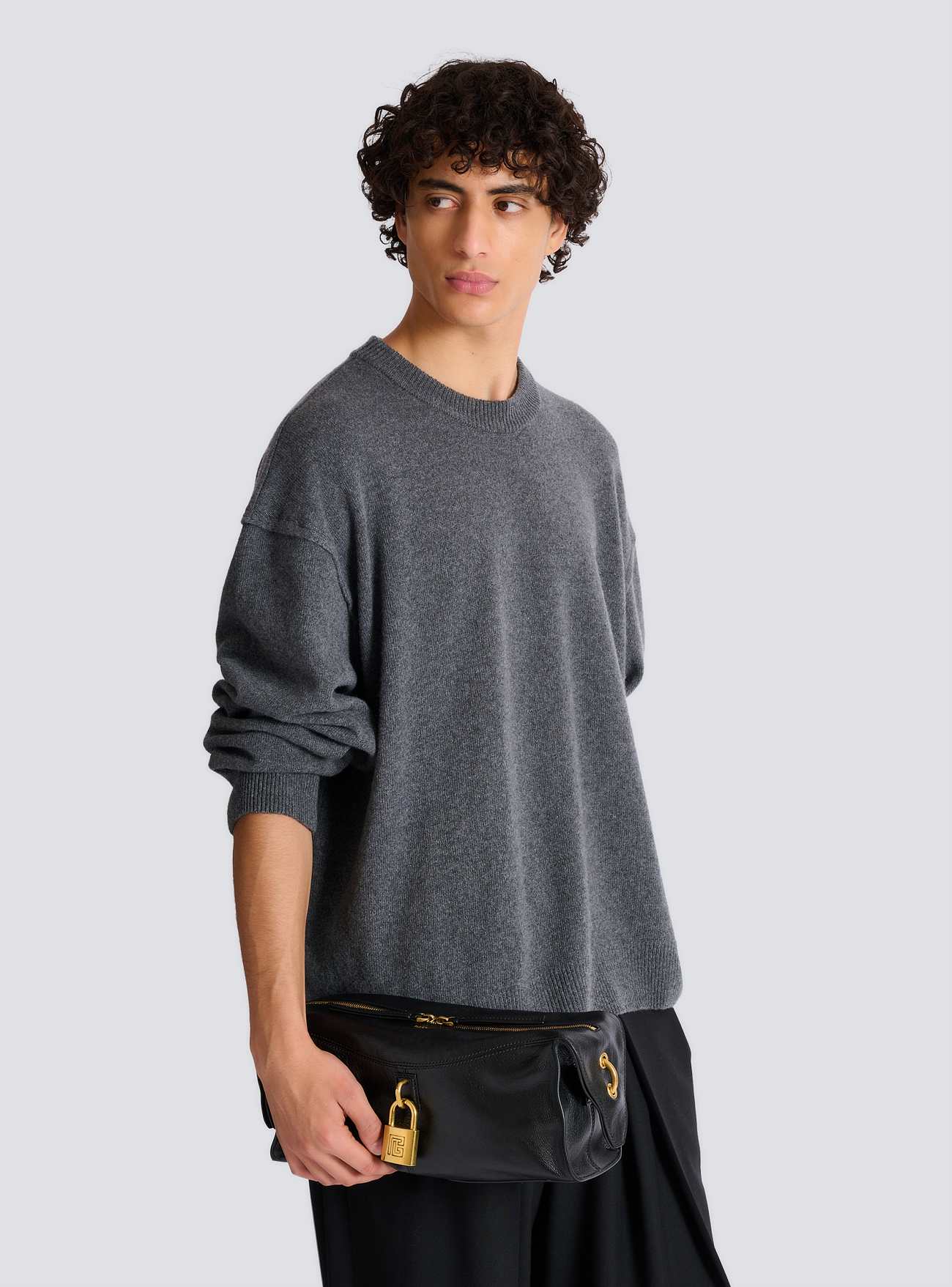 Чанта за рамо Unisex shoulder bag Balmain Pulse GN1HH038LOLP0PA Black lifestyle view