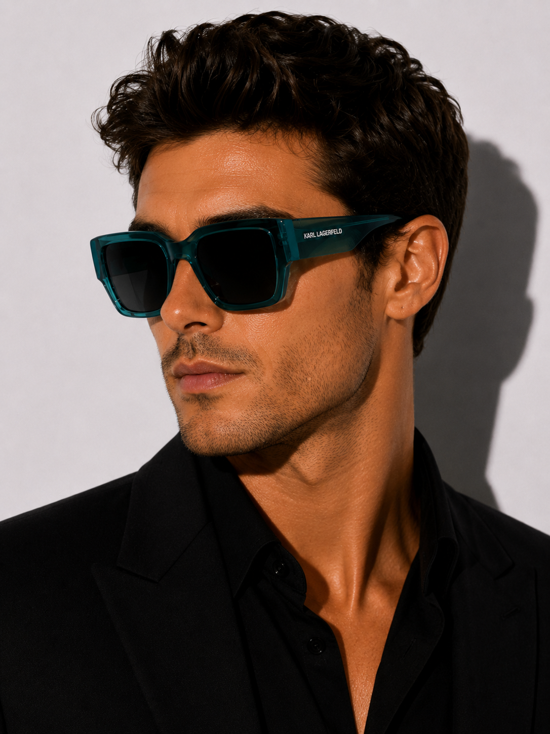 Слънчеви очила Unisex sunglasses KARL LAGERFELD KL6142S 316 Transparent Teal men lifestyle view