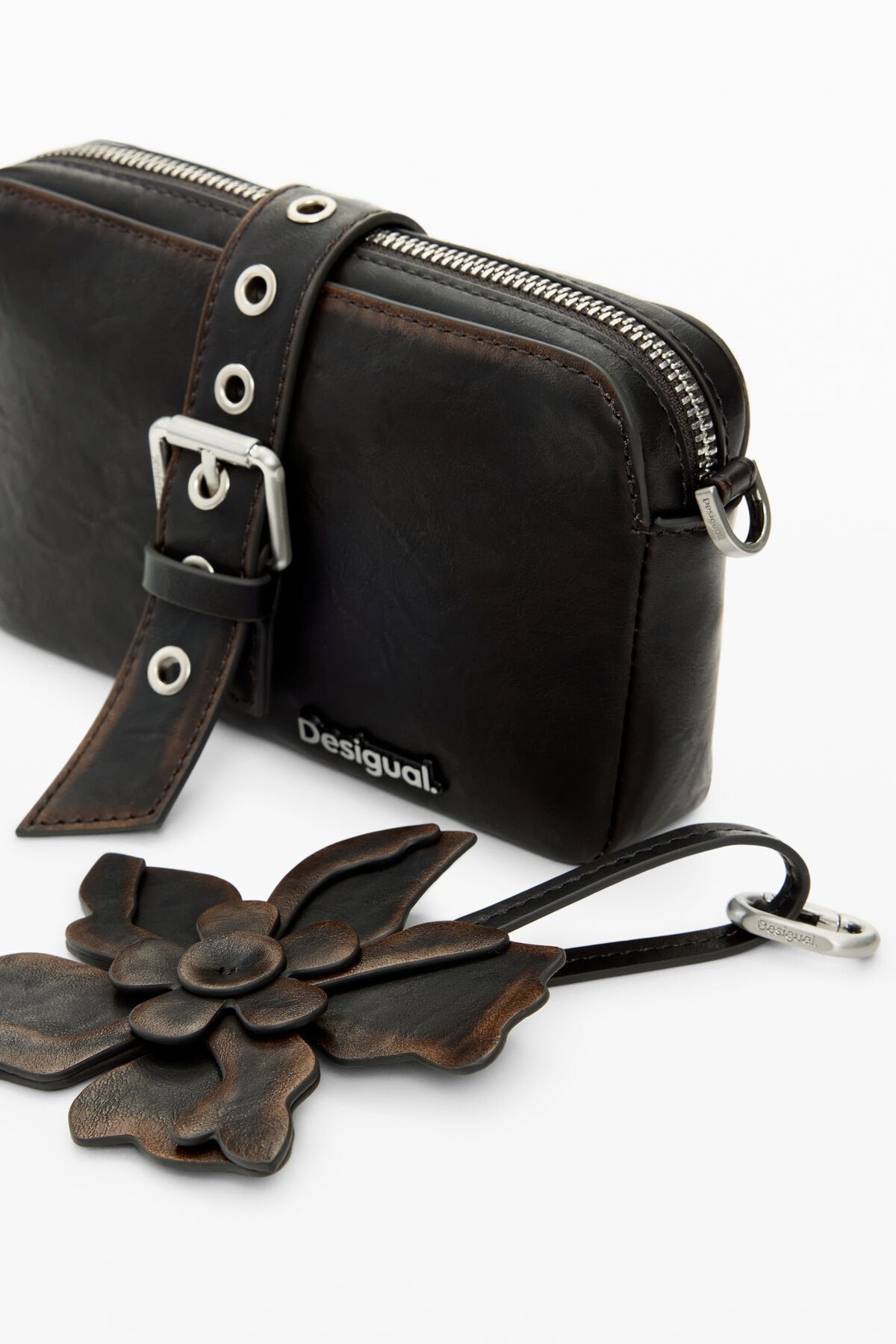 Дамска чанта Women’s crossbody bag Desigual
26SAYP08 6009 Brown detail view