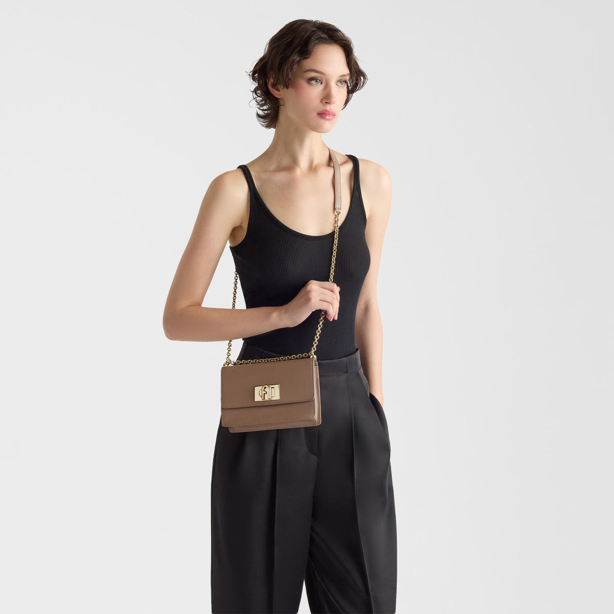 Women’s crossbody bag Furla 1927 Mini
BAFKACO_ARE000_9161 1257S Greige lifestyle view 2