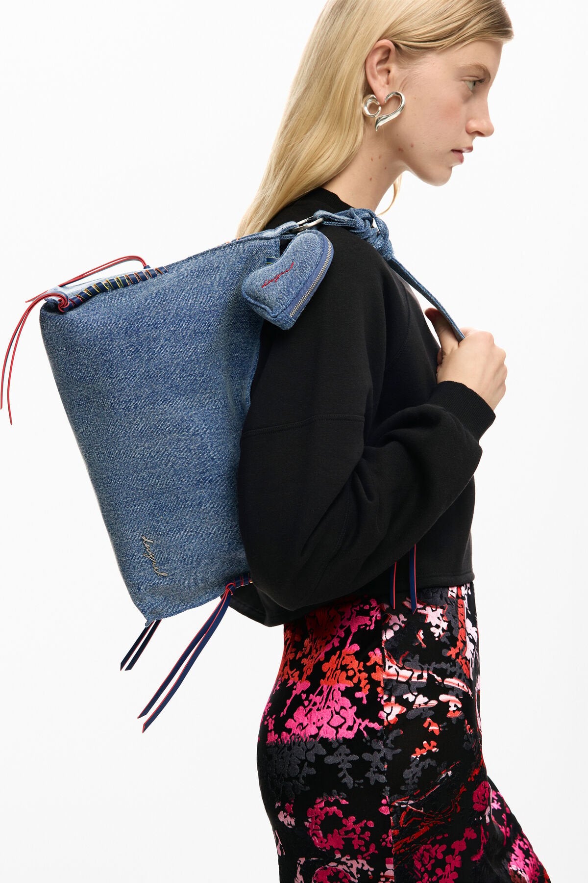 Дамска чанта Women’s handbag Desigual
26SAXD31 5005 Denim lifestyle view