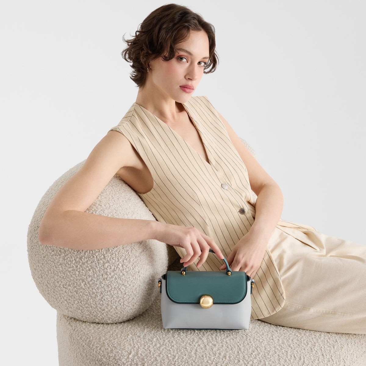 Women’s handbag Furla Moonlight Top Handle
WE00924_BX3175_1002_4958S Toni Edera Green lifestyle view