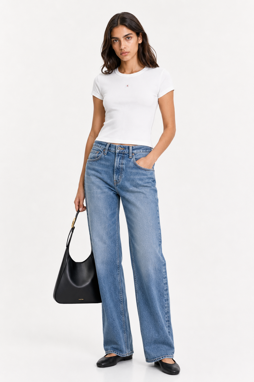 Дамска чанта Women’s medium shoulder hobo bag Calvin Klein LV04F3402G 2XL lifestyle view