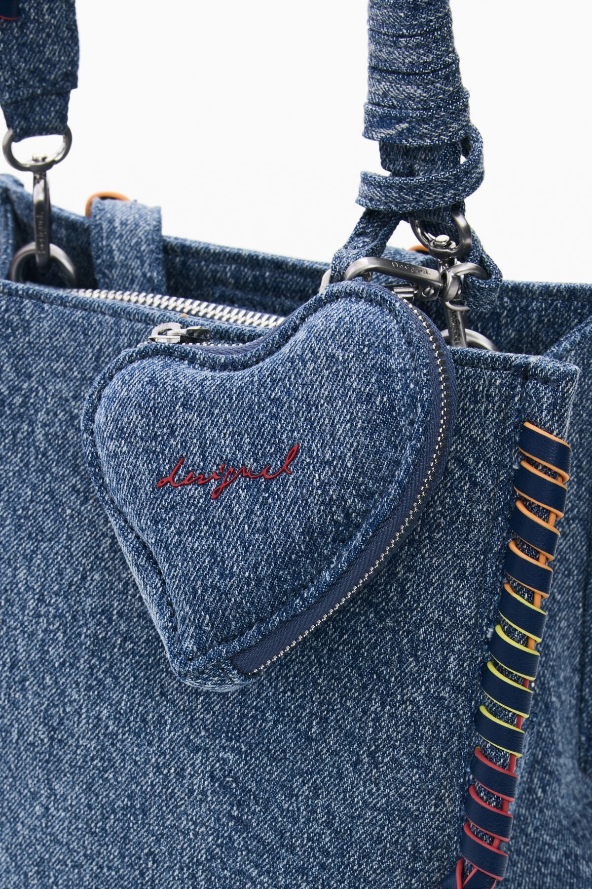 Дамска раница Women’s rucksack Desigual
26SAKD08 5005 Denim Blue detail view