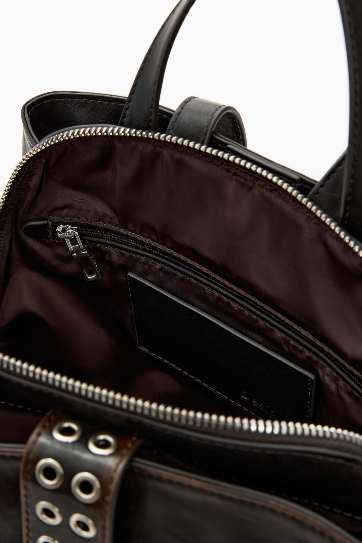 Дамска раница Women’s rucksack Desigual
26SAKP11 6009 Dark Brown inside view