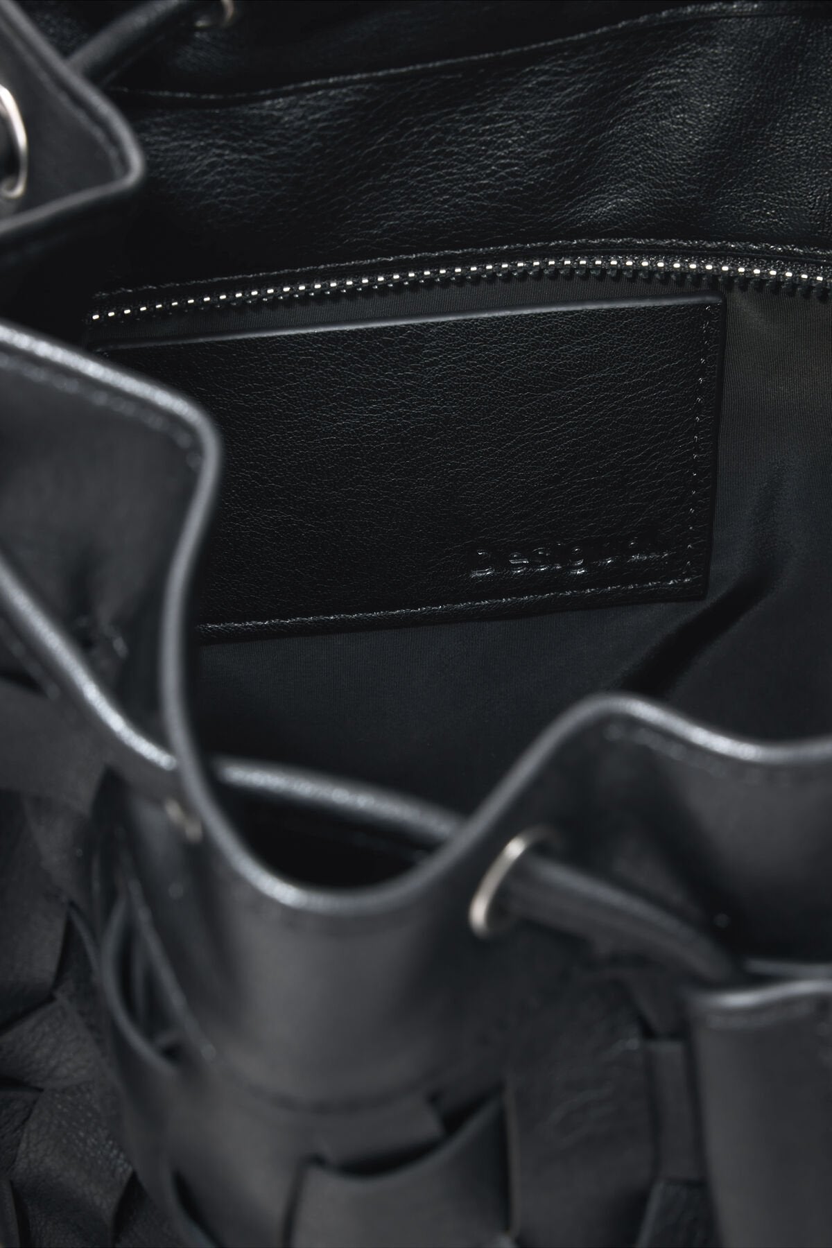 Дамска раница Women’s rucksack Desigual
26SAKP132000 Black inside view