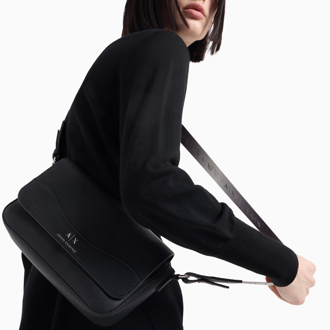 Дамска чанта Women’s shoulder bag Armani Exchange 942912 CC783 00020 Black lifestyle view