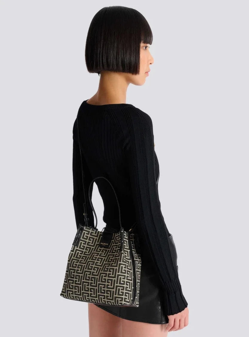 Дамска чанта Women’s shoulder bucket bag Balmain GN1CA032TJMBGFE lifestyle view