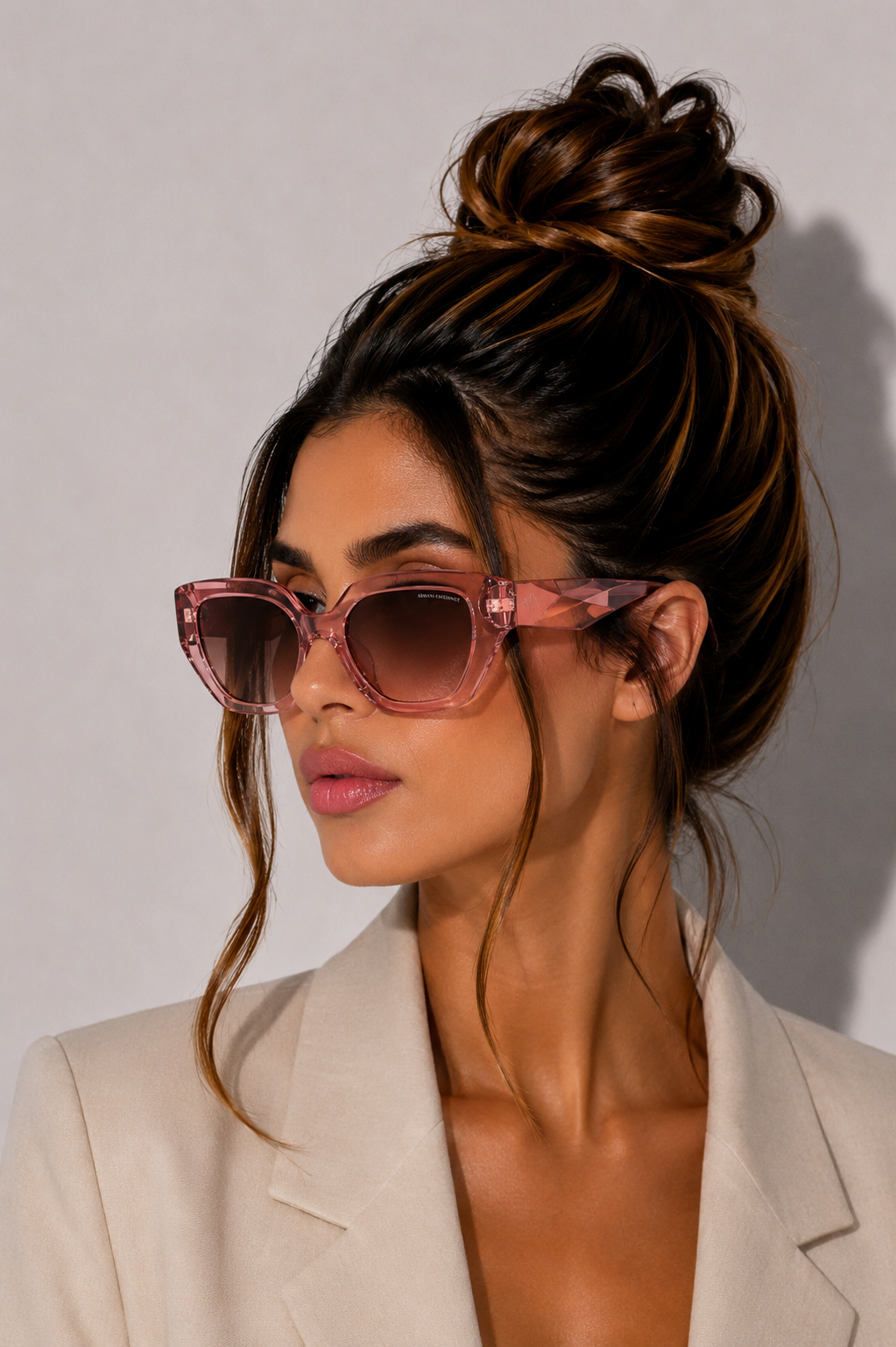Дамски слънчеви очила Women’s sunglasses ARMANI EXCHANGE AX4125S U83391 Pink lifestyle view