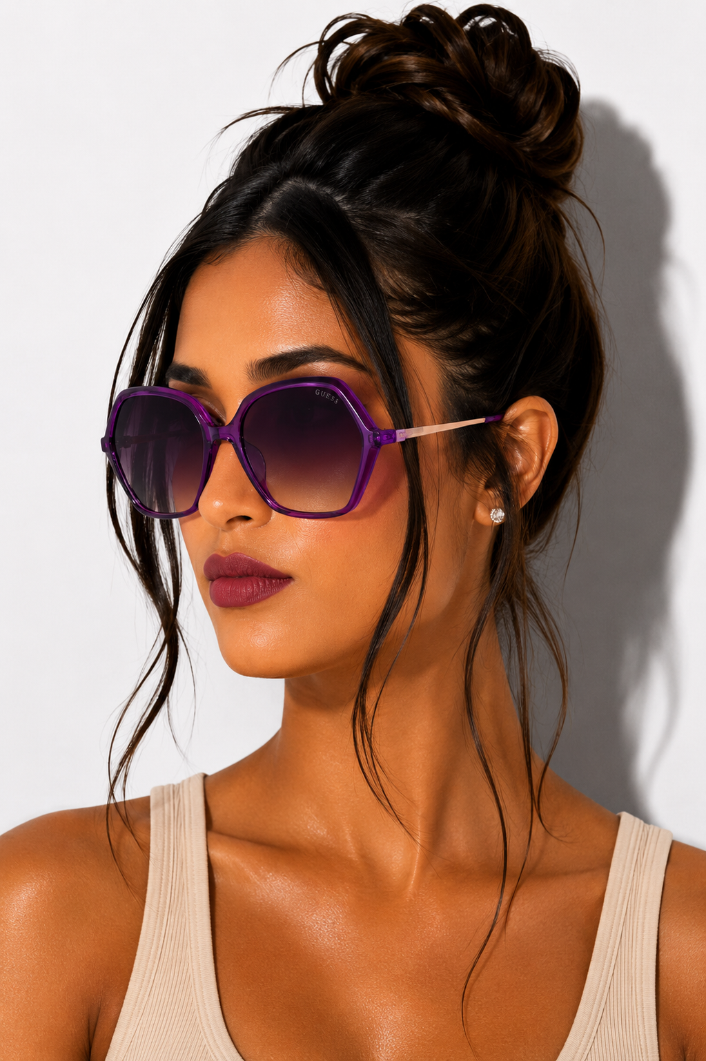 Дамски слънчеви очила Women’s sunglasses Guess GU00134 81Z Purple lifestyle view