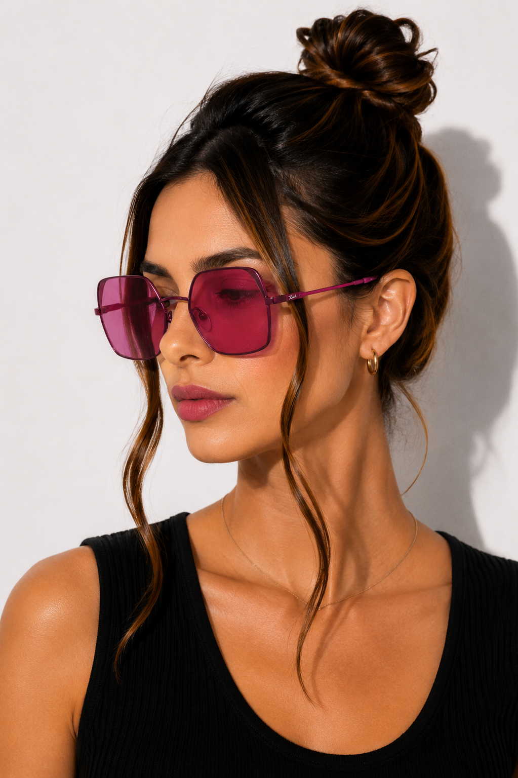 Дамски слънчеви очила Women’s sunglasses KARL LAGERFELD KL340S 650 Pink lifestyle view