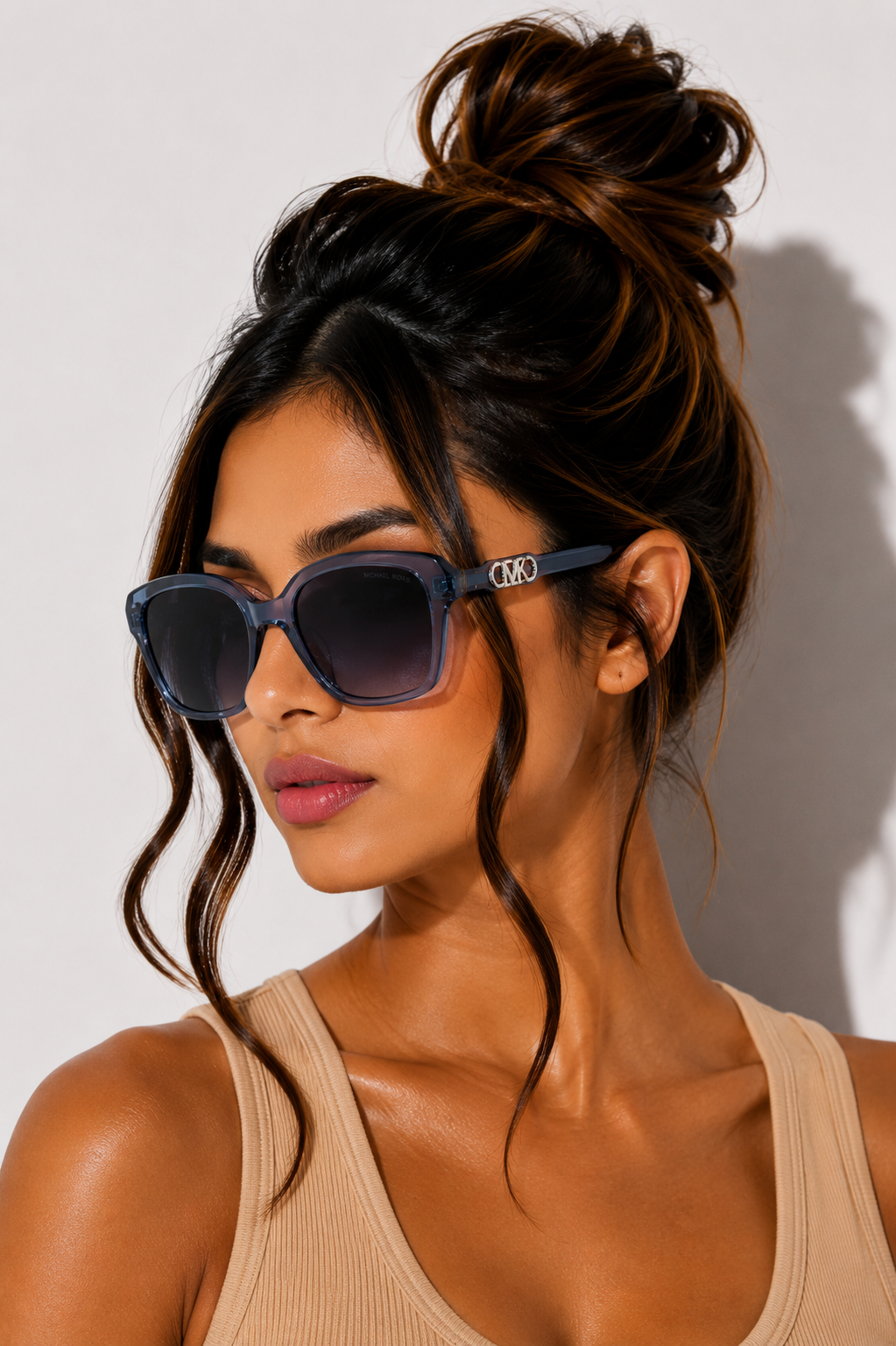 Дамски слънчеви очила Women’s sunglasses MICHAEL KORS MK2197F39568F Blue lifestyle view