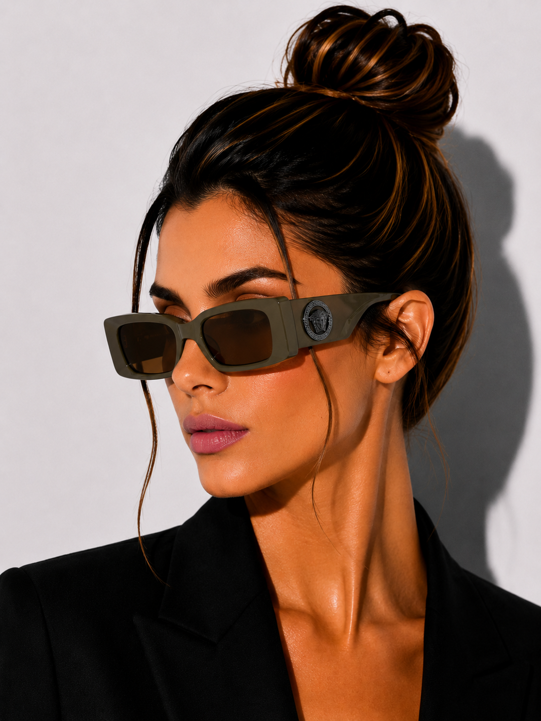 Дамски слънчеви очила Women’s sunglasses VERSACE VE4474U 9173 lifestyle view