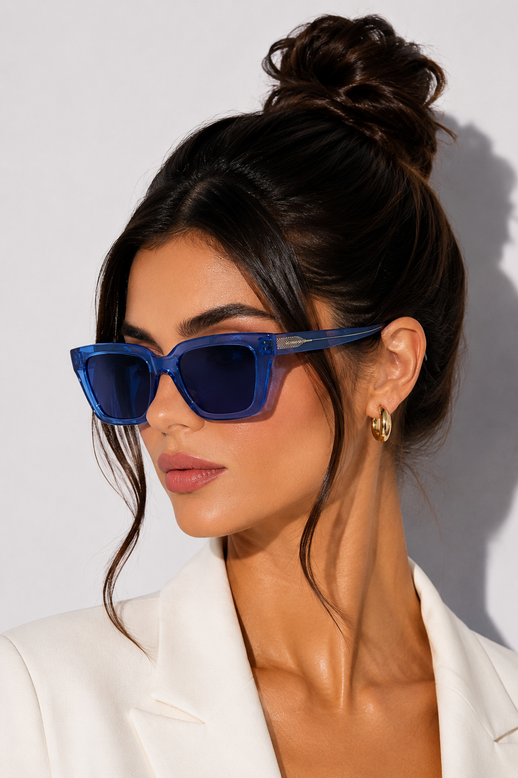 Дамски слънчеви очила Women's sunglasses VICTORIA BECKHAM VB644S 320 Transparent Blue lifestyle view