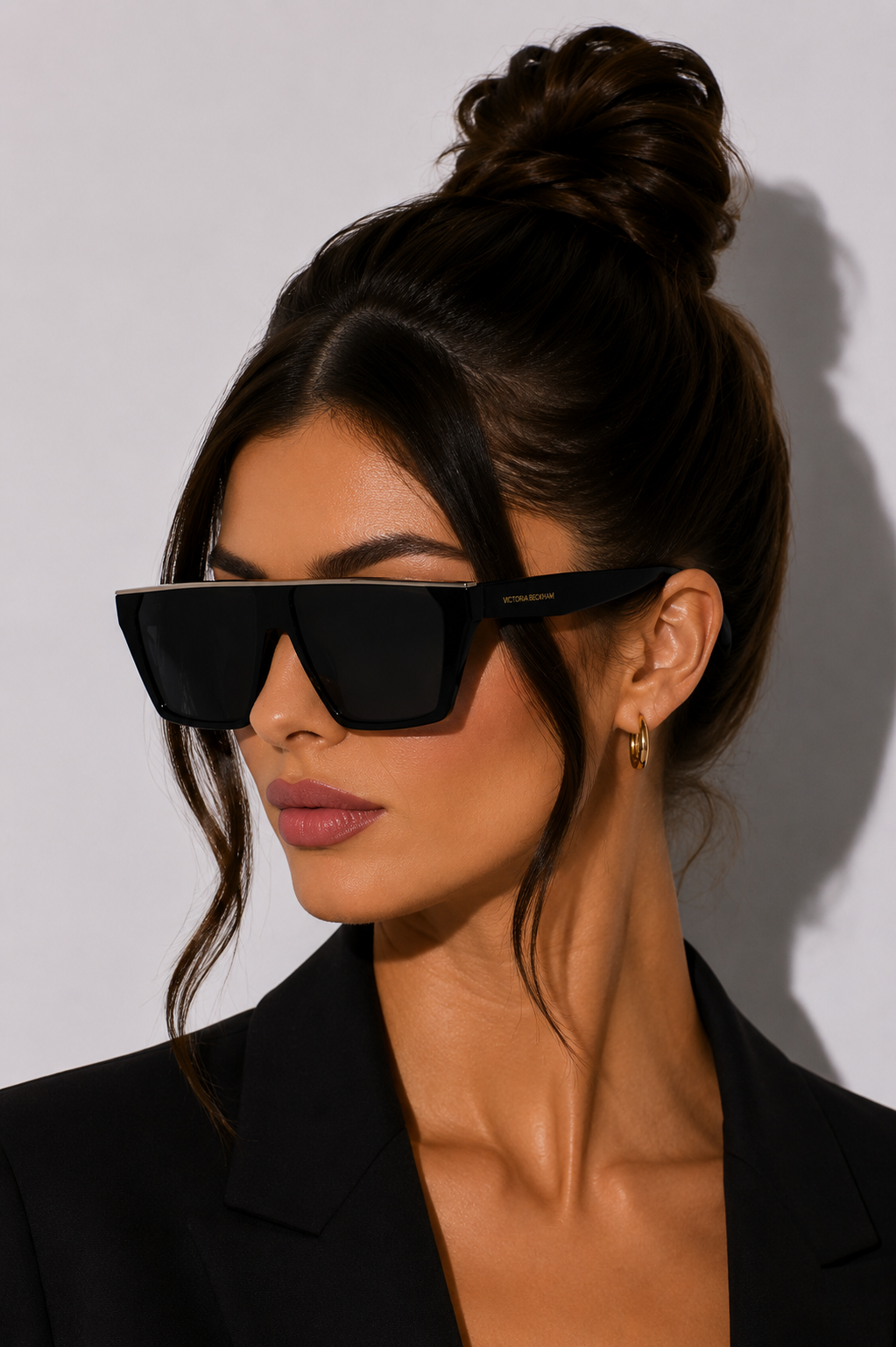 Дамски слънчеви очила Women’s sunglasses VICTORIA BECKHAM VB683S 001 Black lifestyle view