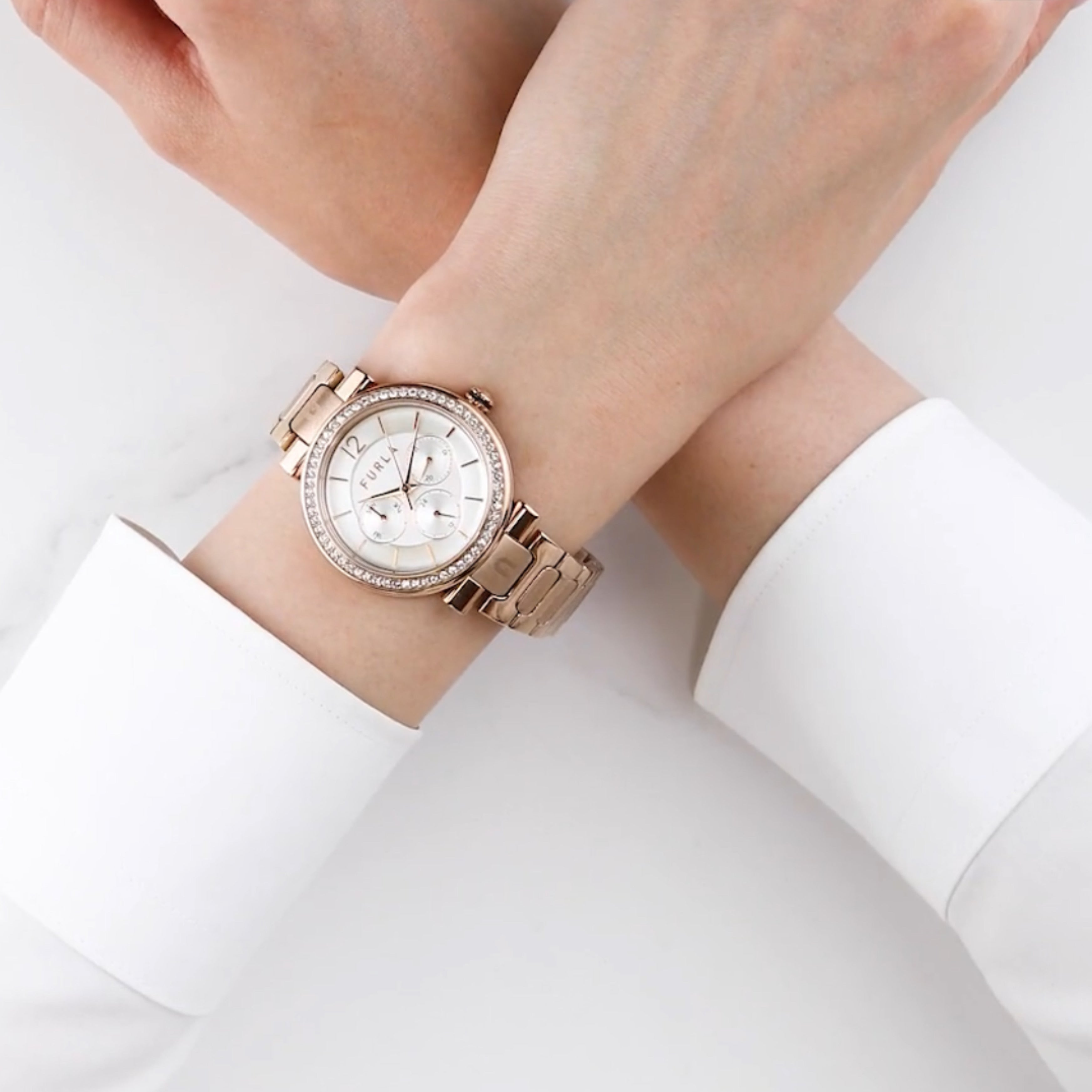 Дамски часовник Women’s watch Furla WW00011007L3 Rose Gold lifestyle view