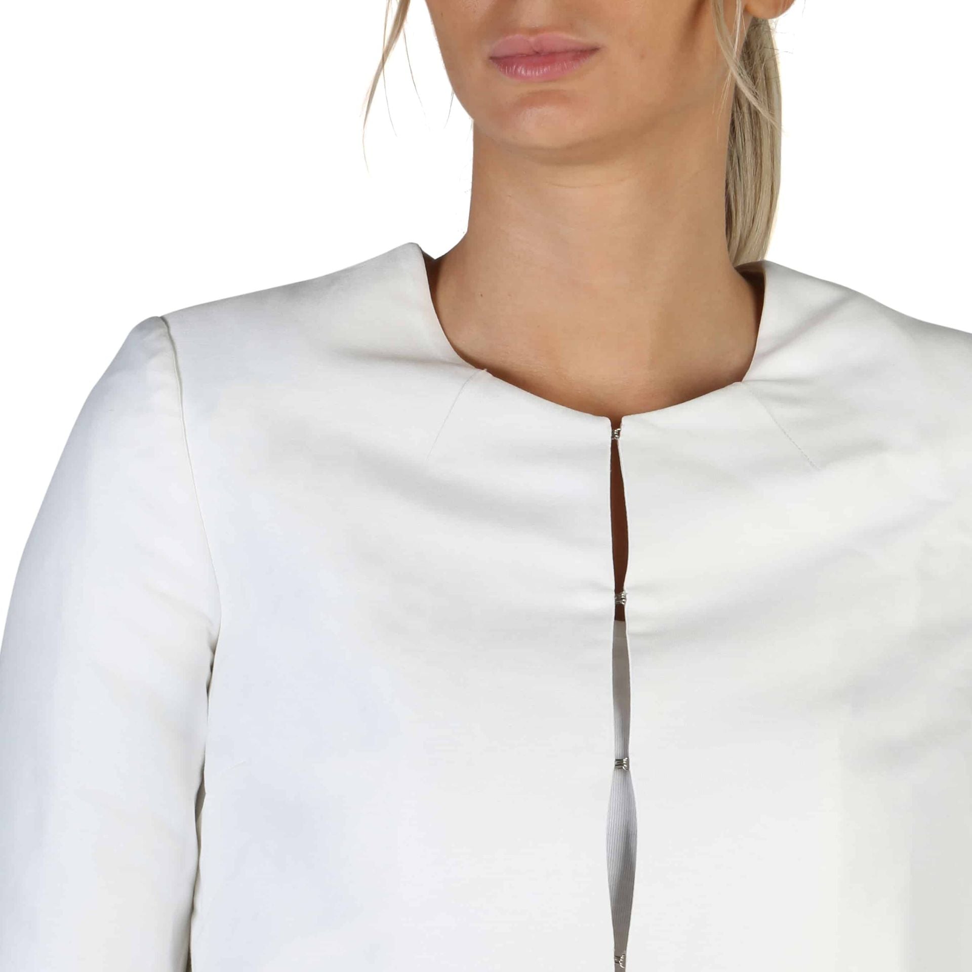 Дамско елегантно сако в бяло Women’s formal jacket Guess W83N16 TWHT White cropped front view