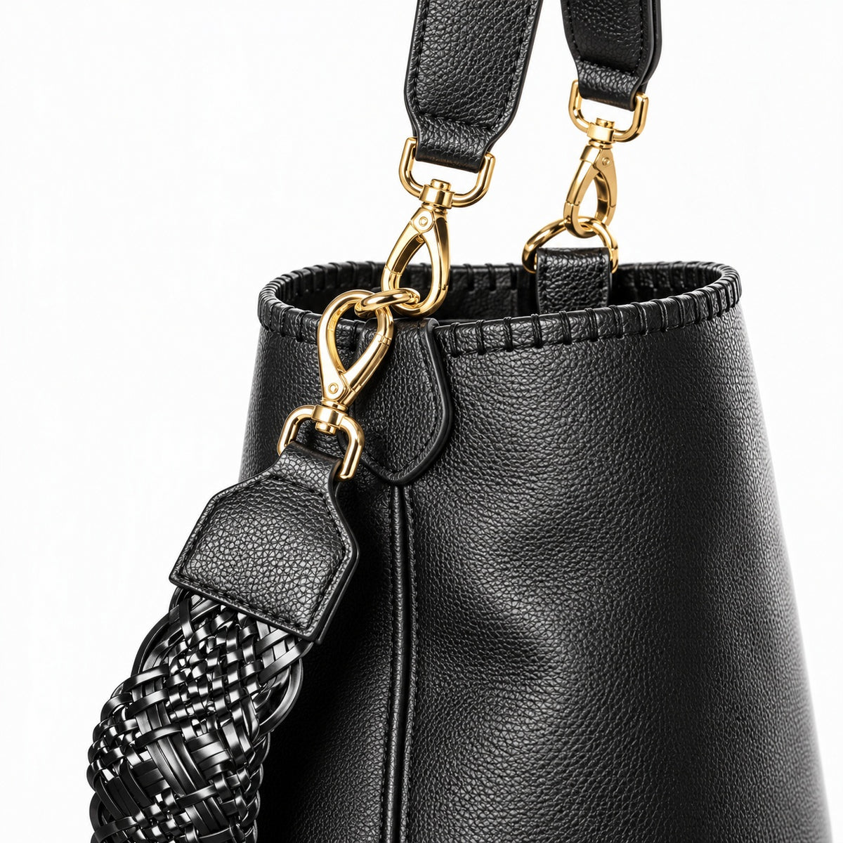 Women's handbag Mario Valentino Aleksandra VBS9W907 hardware detail view