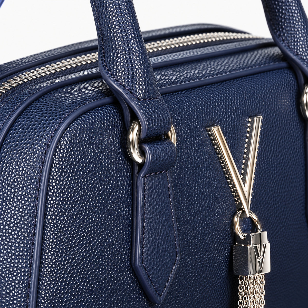 Women's handbag Mario Valentino Divina VBS1R416G handle and hardware detail view