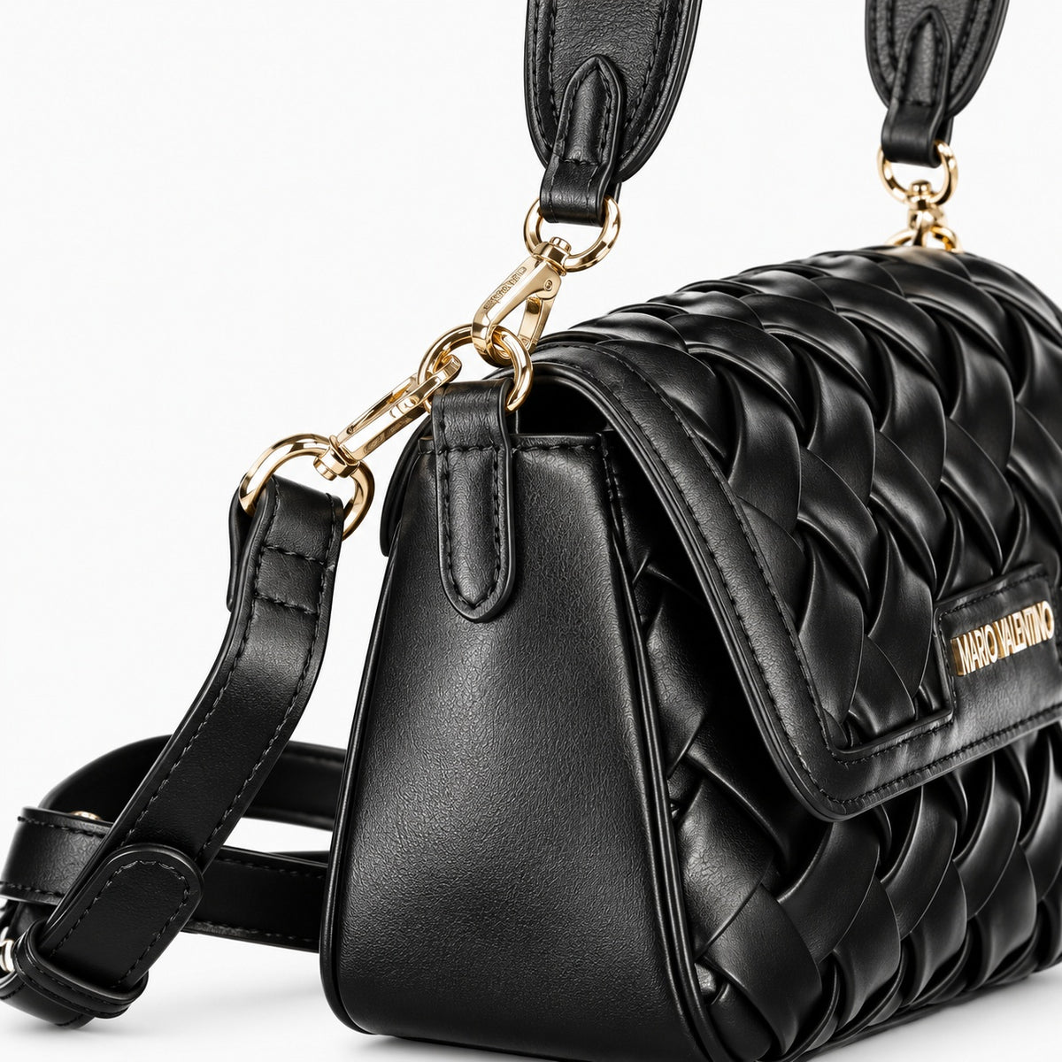 Women's handbag Mario Valentino Ennis VBS9UA09 hardware detail view