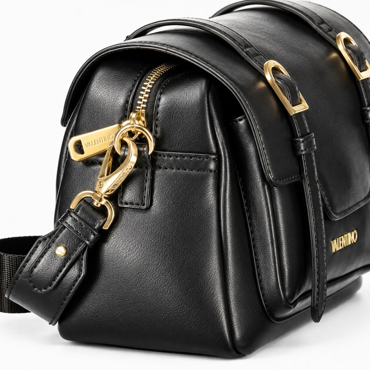 Women's handbag Mario Valentino Winnie Re VBS9E337 hardware detail view