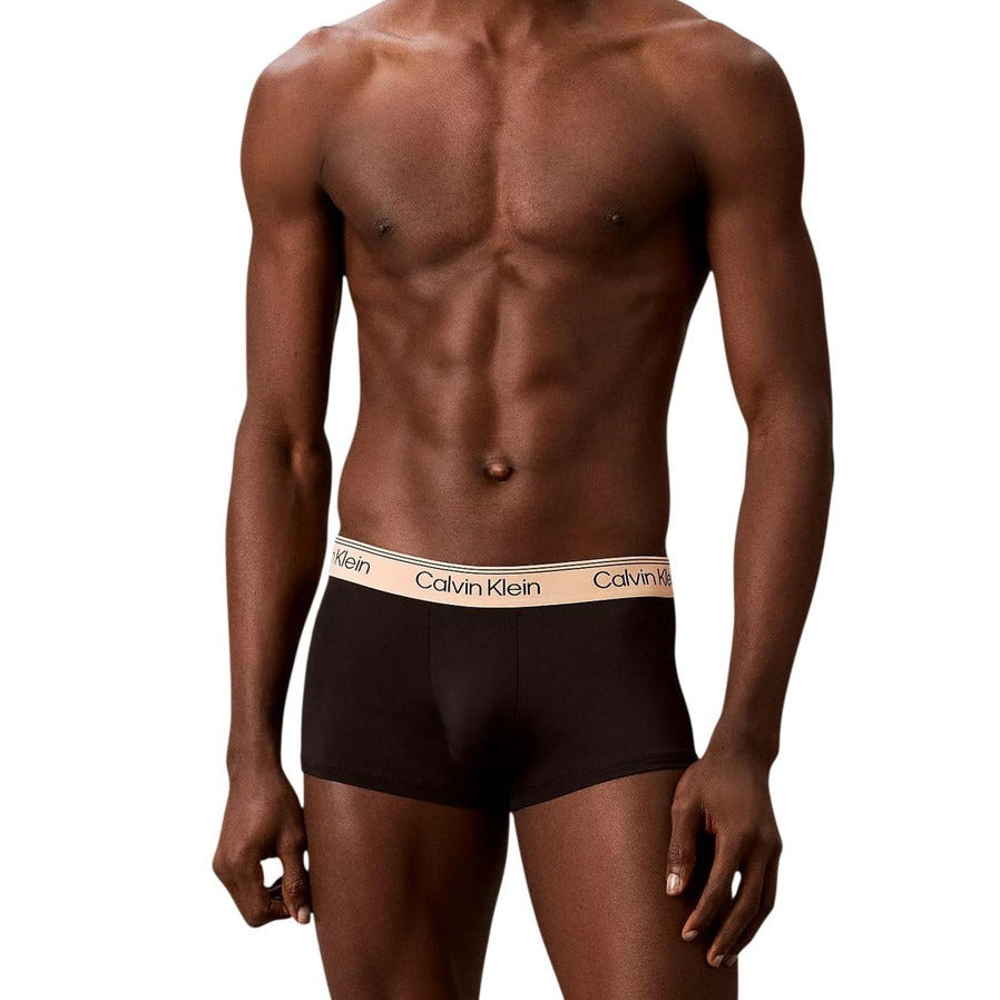 Мъжки боксерки Calvin Klein 3-pack boxers LV00NB4409 3ZZ Front View
