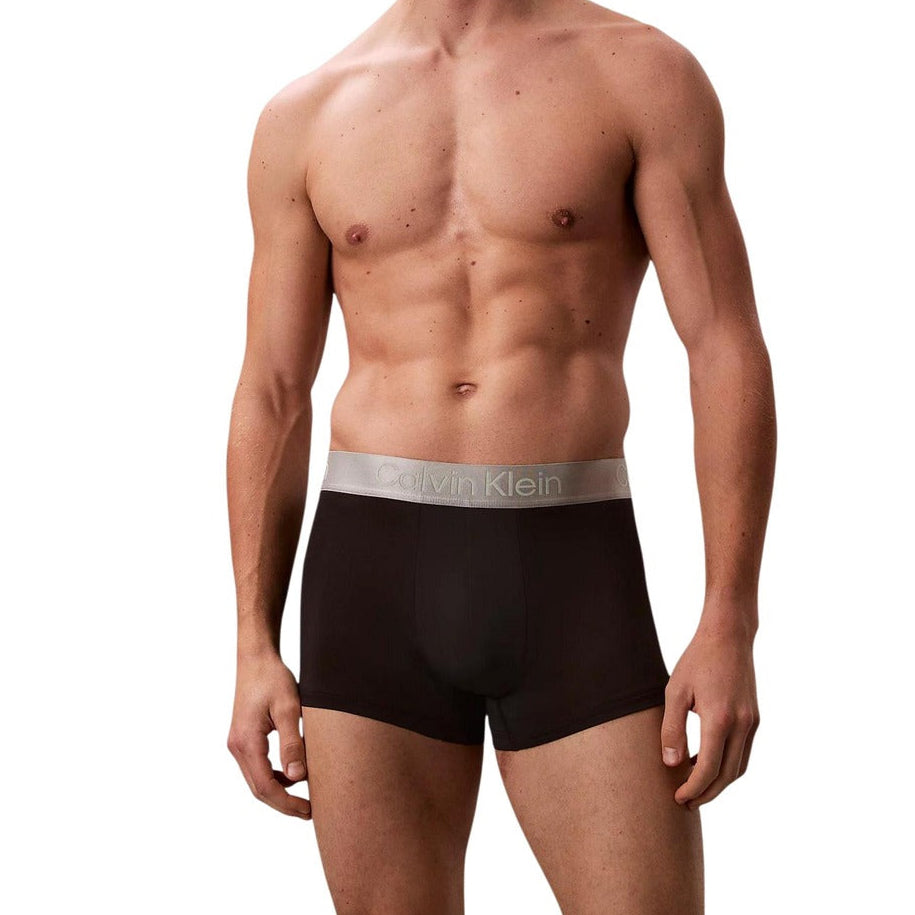 Мъжки боксерки Calvin Klein 3-pack Boxers LV00NB4269 3W7 Front View