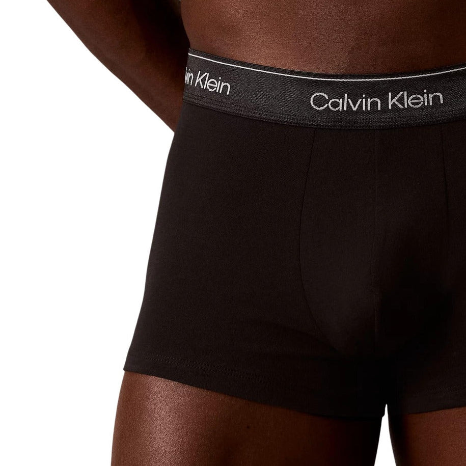Мъжки боксерки Calvin Klein Men 3-Pack Boxers LV00NB4575 UB1 Close-Up