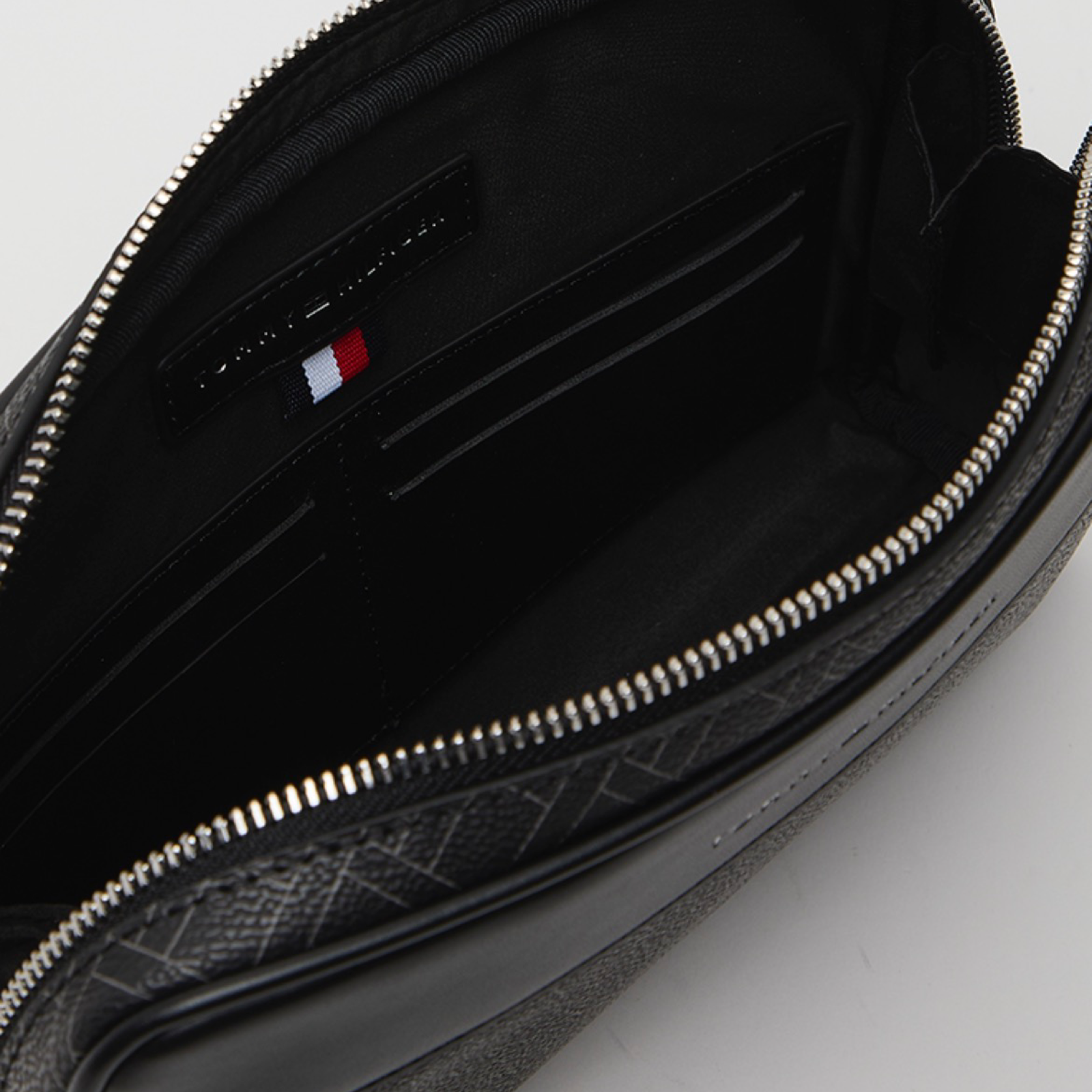 Мъжка клъч чанта Tommy Hilfiger Men Clutch Bag AM0AM14146 Inside View