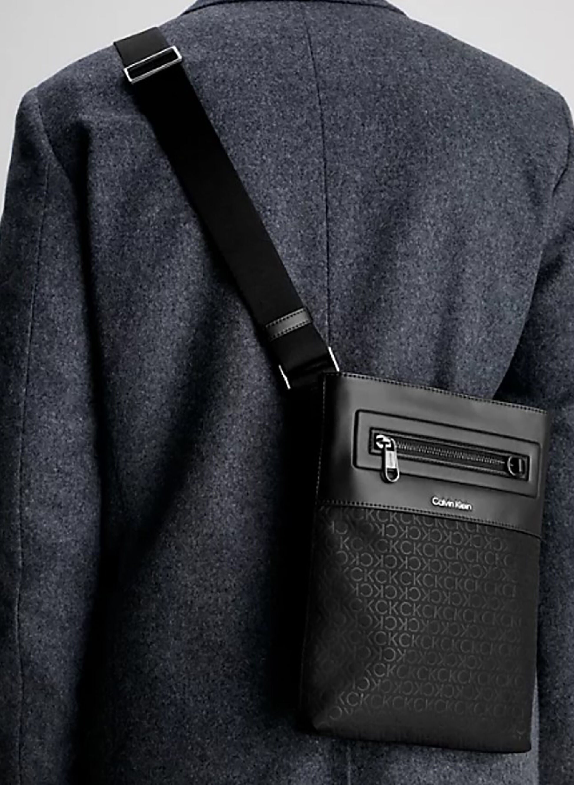 Мъжка чанта Men’s crossbody bag Calvin Klein K50K510823 Black Model View