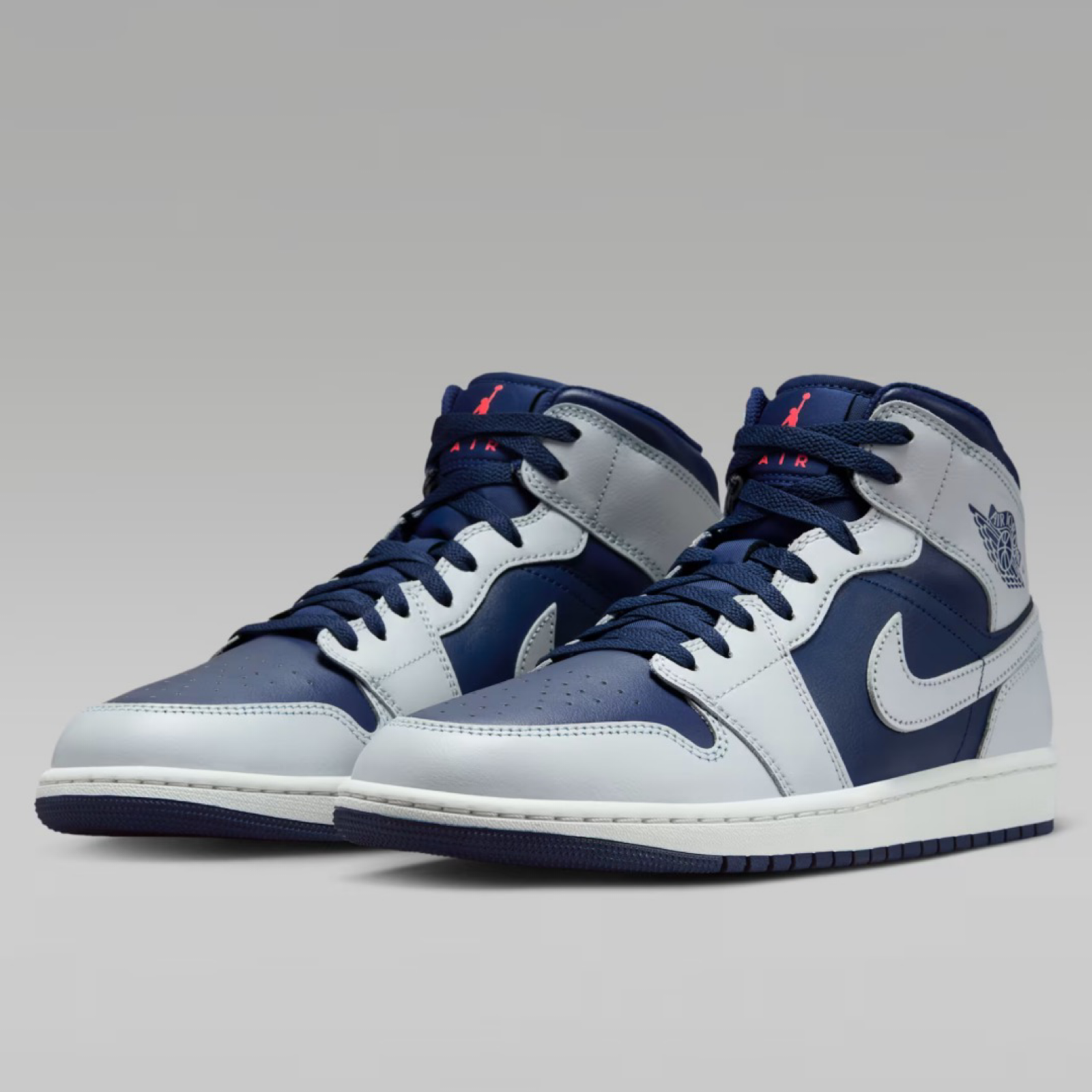 Мъжки кецове Nike Air Jordan 1 Mid Men Sneakers DQ8426-403 Front View