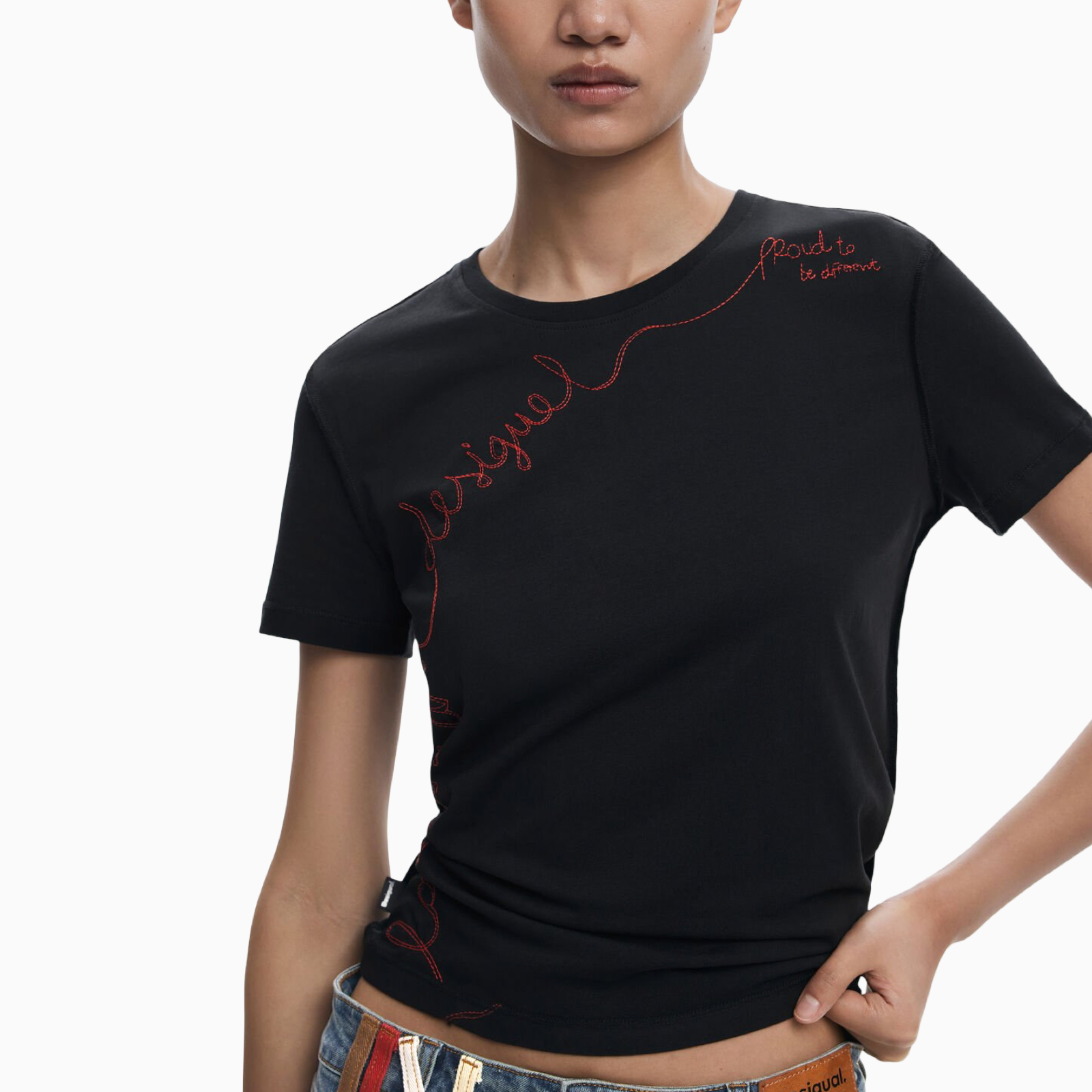 Дамска черна тениска Desigual Women T-shirt 25WWTK08 Close-Up